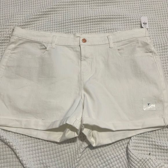 NWT-Old Navy-26 & 28 +. Mid Rise 3” Inseam Denim Short - Picture 1 of 7